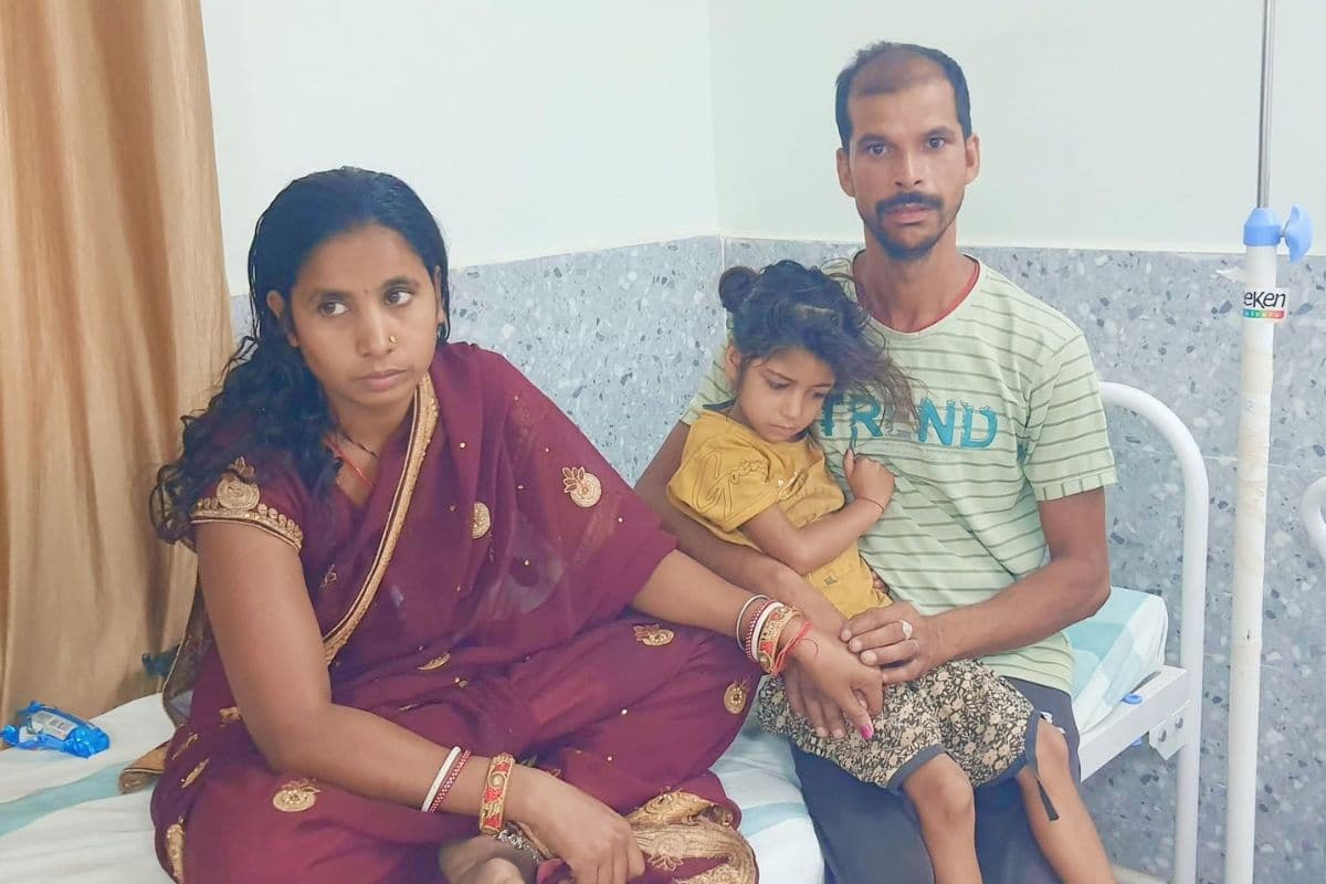 कटोरिया बाजार में चार साल की बेटी संग रातभर भटकती रही महिला, पुलिस की सतर्कता से सुबह पति ले गया घर
