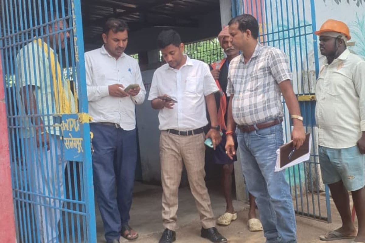 जीरो ऑफिस डे पर बांका के गांवों में उतरे अधिकारी, विकास योजनाओं की जमीनी हकीकत का लिया जायजा