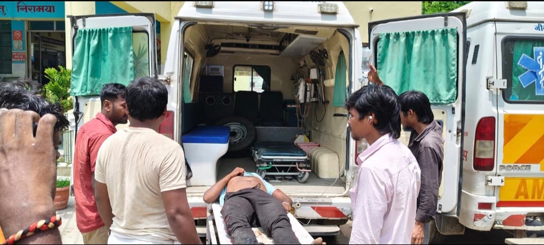 भरसिया पोखर के पास बाइकों में टक्कर, दो सगे भाई सहित तीन गंभीर