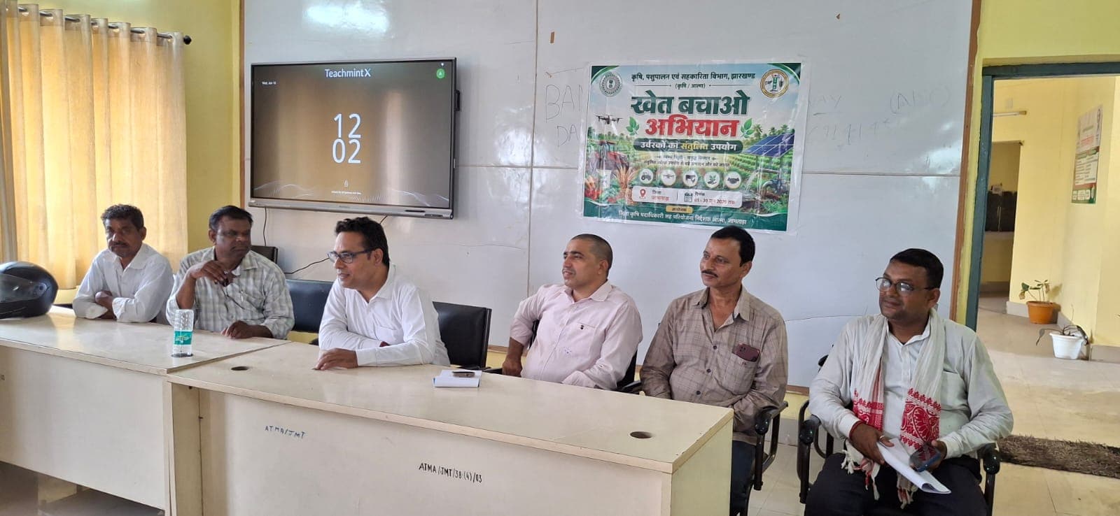 किसानों को मिट्टी व फसल सुरक्षा के बारे में दी गयी जानकारी