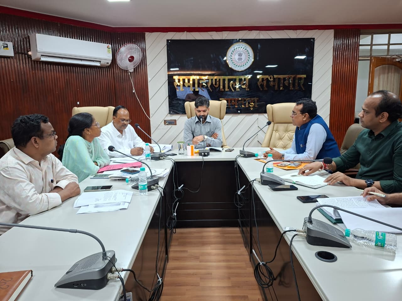 समुचित डेटा एवं फैक्ट के साथ उपलब्ध करायें प्रतिवेदन : डीसी