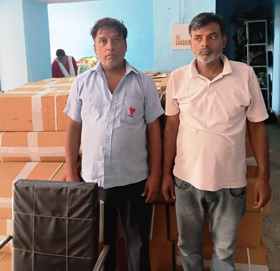 900 लीटर प्रतिबंधित कफ सिरप बरामद, दो तस्कर गिरफ्तार