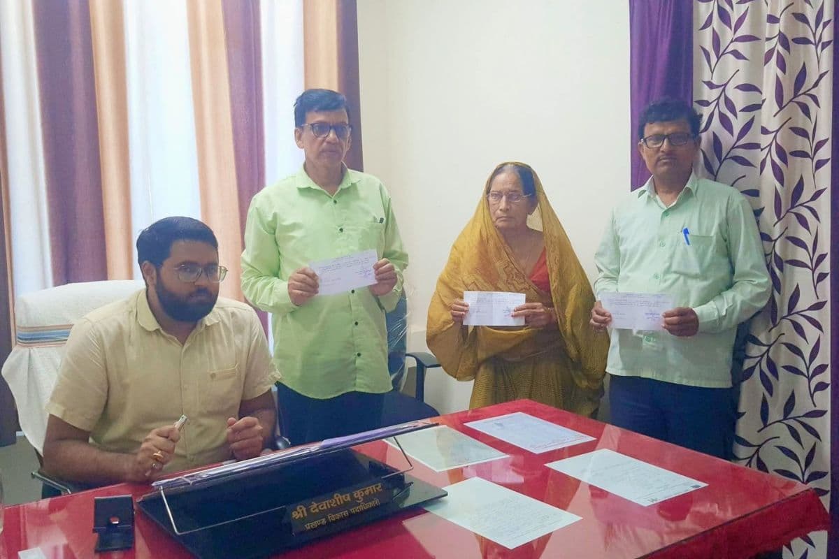 कटोरिया व्यापार मंडल चुनाव : तीन अभ्यर्थियों ने वापस लिया नामांकन, कोरम टूटने से चुनाव स्थगित होने की नौबत