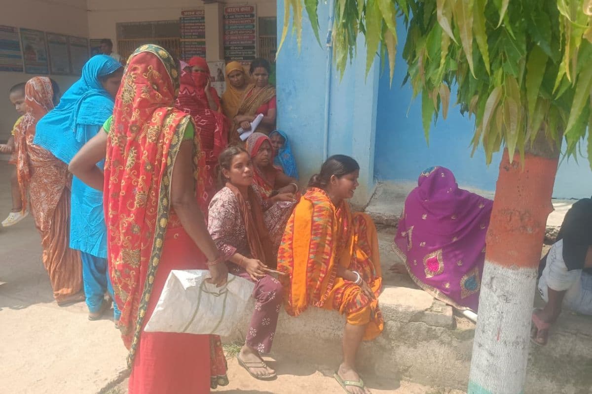 धोरैया में मिक्सर मशीन पलटने से झारखंड के किशोर की मौत, परिवार में कोहराम