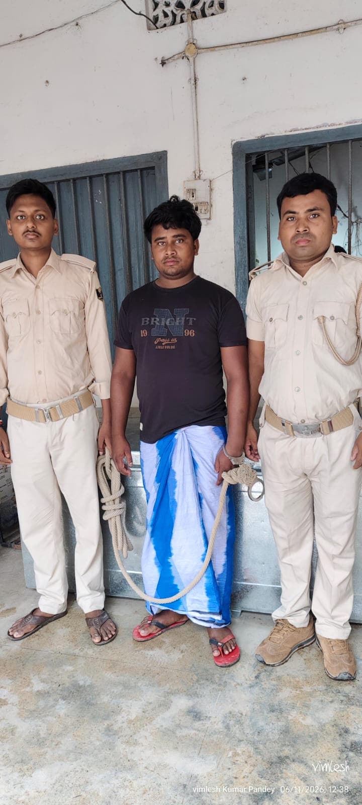 4.41 लीटर शराब के साथ तस्कर गिरफ्तार