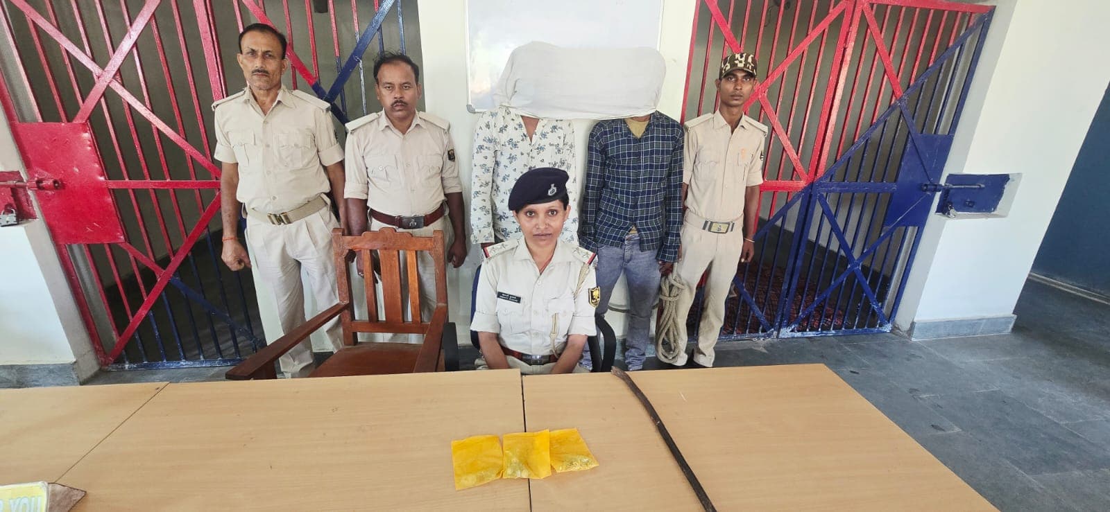 ज्वेलरी दुकान में चोरी का खुलासा, दो गिरफ्तार