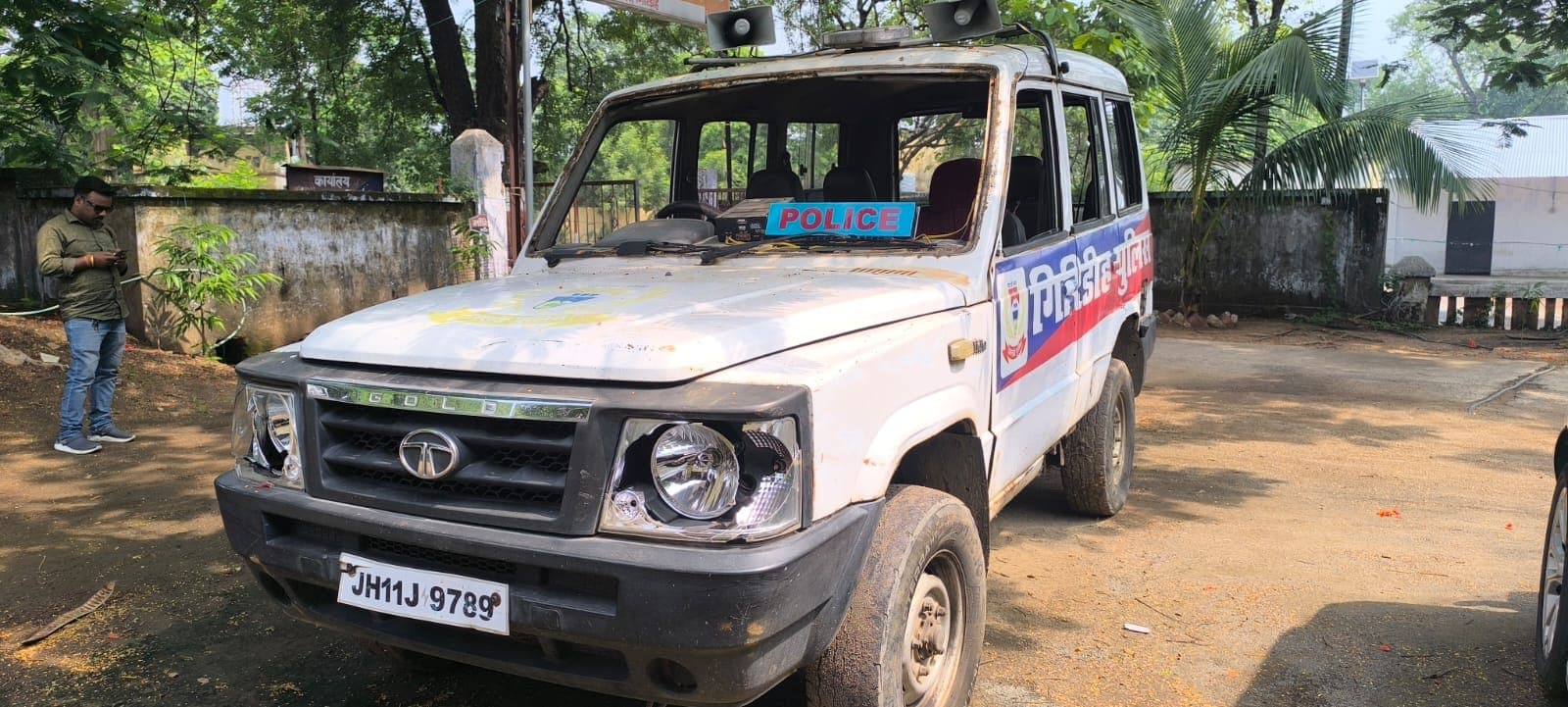 Giridih News :साइबर पुलिस पर हमला कर ग्रामीणों ने आरोपी को छुड़ाया, कई पुलिसकर्मी घायल, वाहन क्षतिग्रस्त