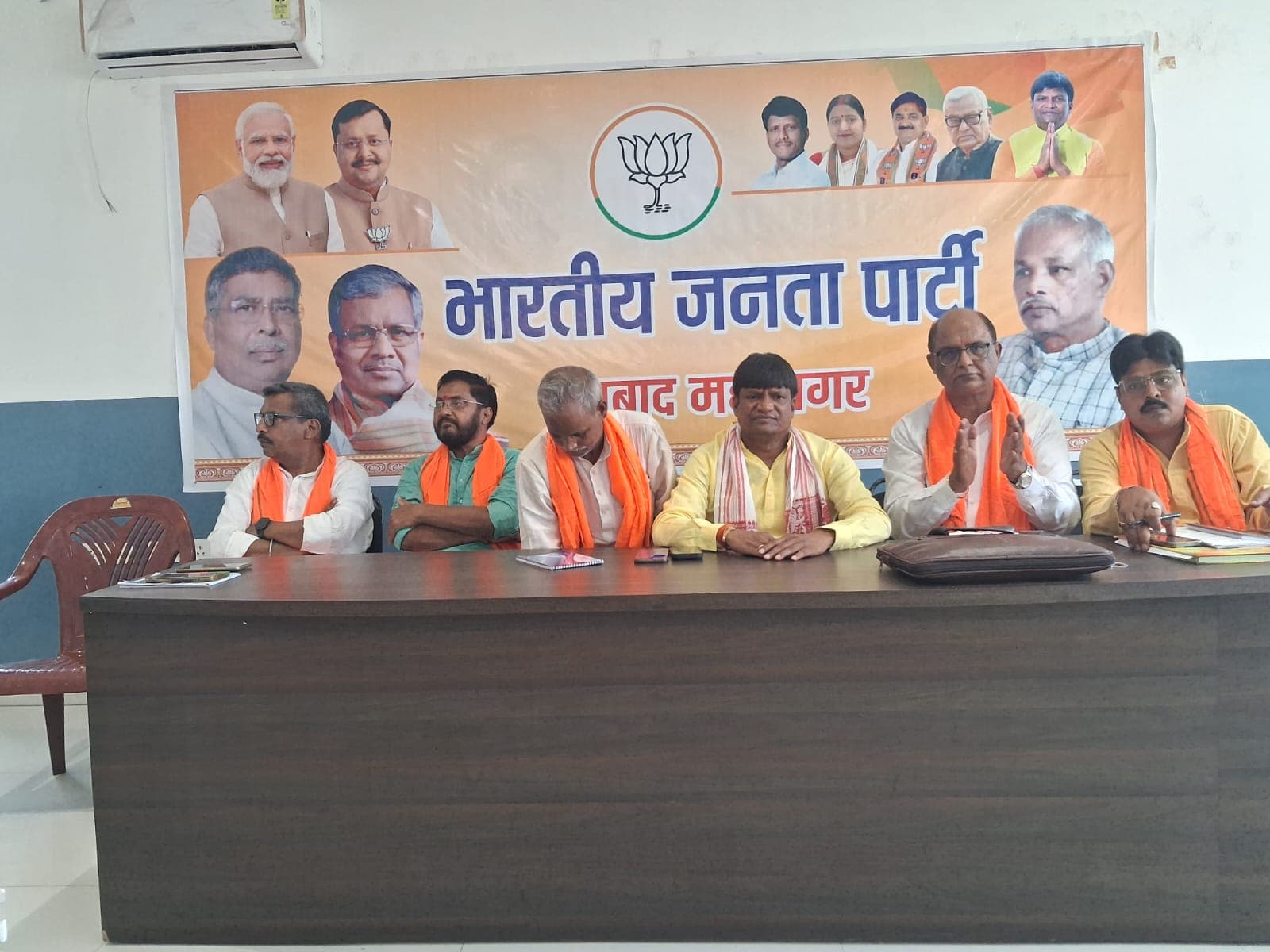 Dhanbad News: पार्टी हित को सर्वोपरि रख काम करें कार्यकर्ता : सांसद