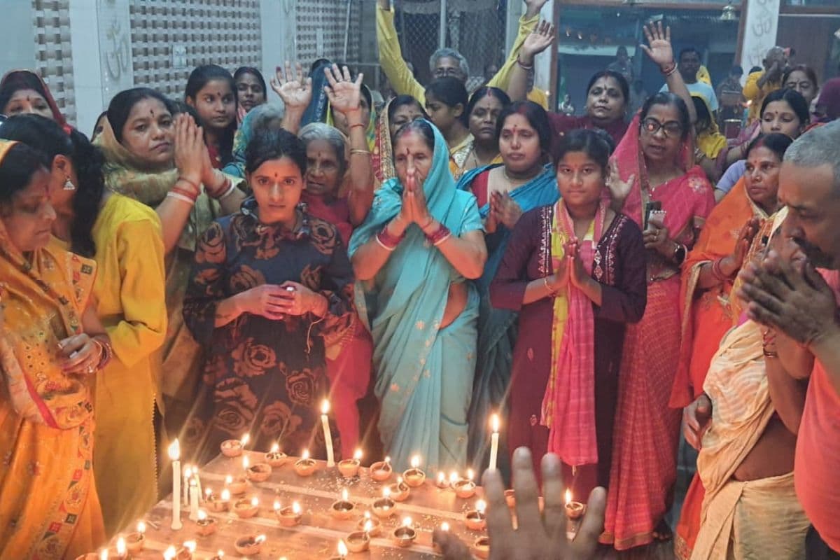 501 दीपों के प्रकाश और गायत्री मंत्रों से गूंजा कटोरिया, अखंड दीप ज्योति कलशयात्रा का हुआ भव्य