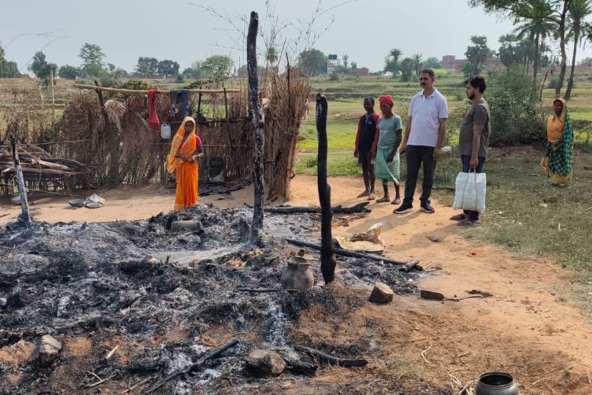 रातोंरात आग से राख हुआ गरीब का आशियाना, बेलहर की मूक-बधिर महिला हुई बेघर