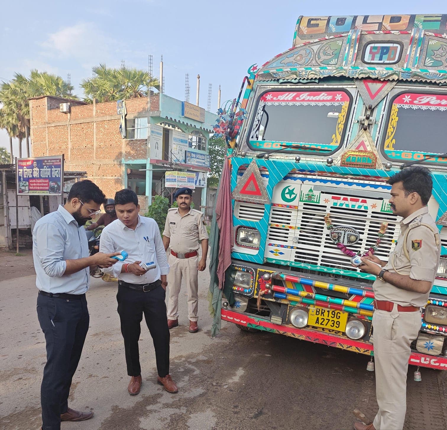 एनएच पर अवैध पार्किंग के खिलाफ चला सख्त अभियान, 15 ट्रक सहित कई वाहनों पर हुई कार्रवाई