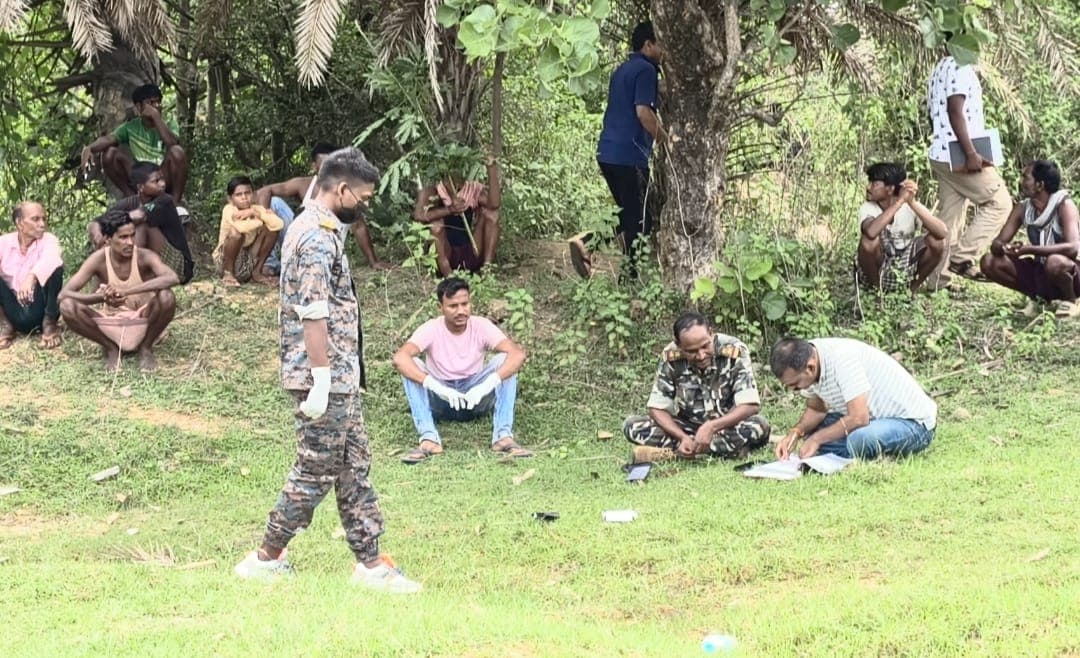 धान बीज खरीदने निकला था युवक, सात दिनों पेड़ से लटका मिला शव