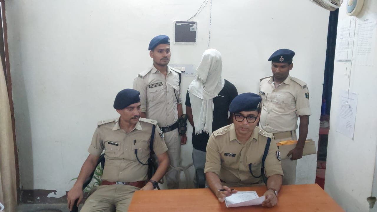 आपत्तिजनक फोटो-वीडियो वायरल करने पर पति गिरफ्तार