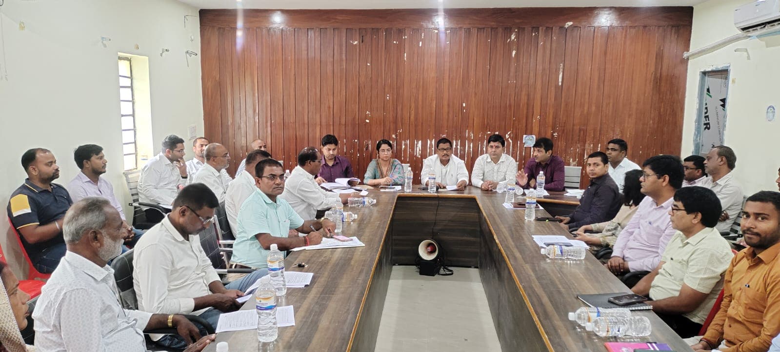 बीस सूत्री की बैठक संपन्न, अनुपस्थित अधिकारियों से मांगा जायेगा स्पष्टीकरण
