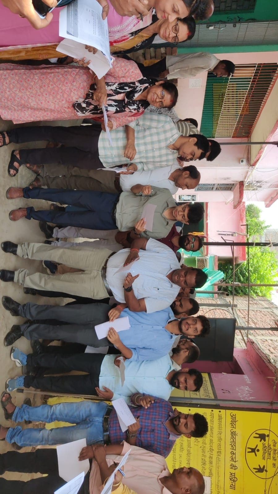 बाल श्रम उन्मूलन दिवस पर पदाधिकारी व कर्मियों को बच्चों की शिक्षा व संरक्षण की दिलायी गयी शपथ