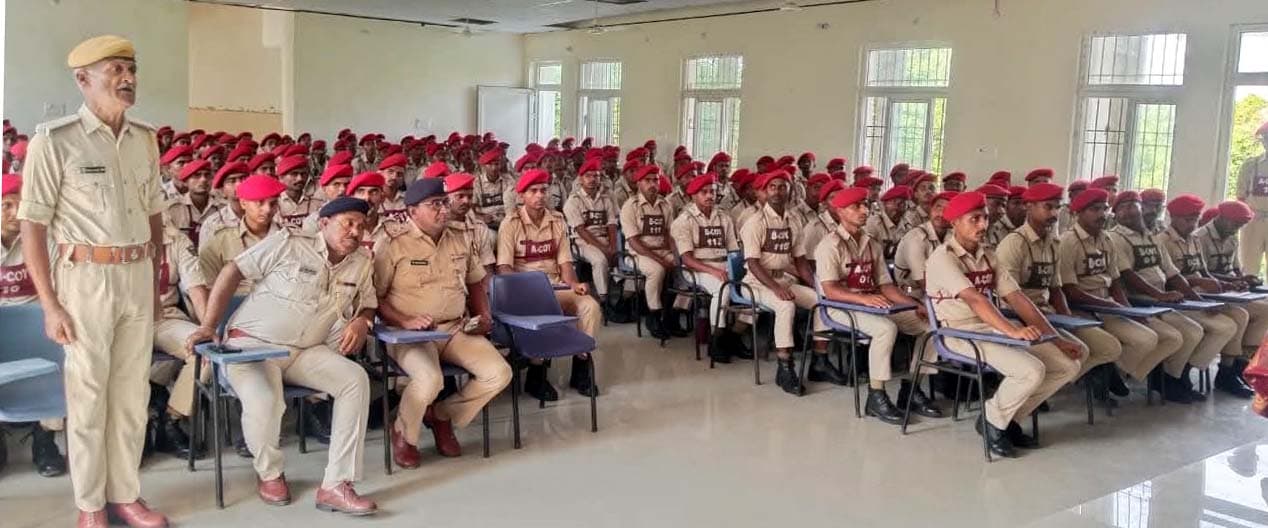 पुलिस सभा में जवानों की सुनी गयी समस्या, त्वरित समाधान का निर्देश