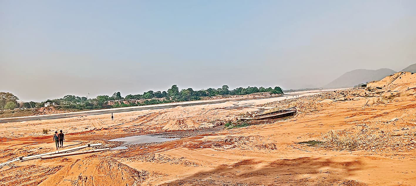 Rourkela News: अवैध बालू खनन से कोयल नदी पर मंडरा रहा अस्तित्व का संकट