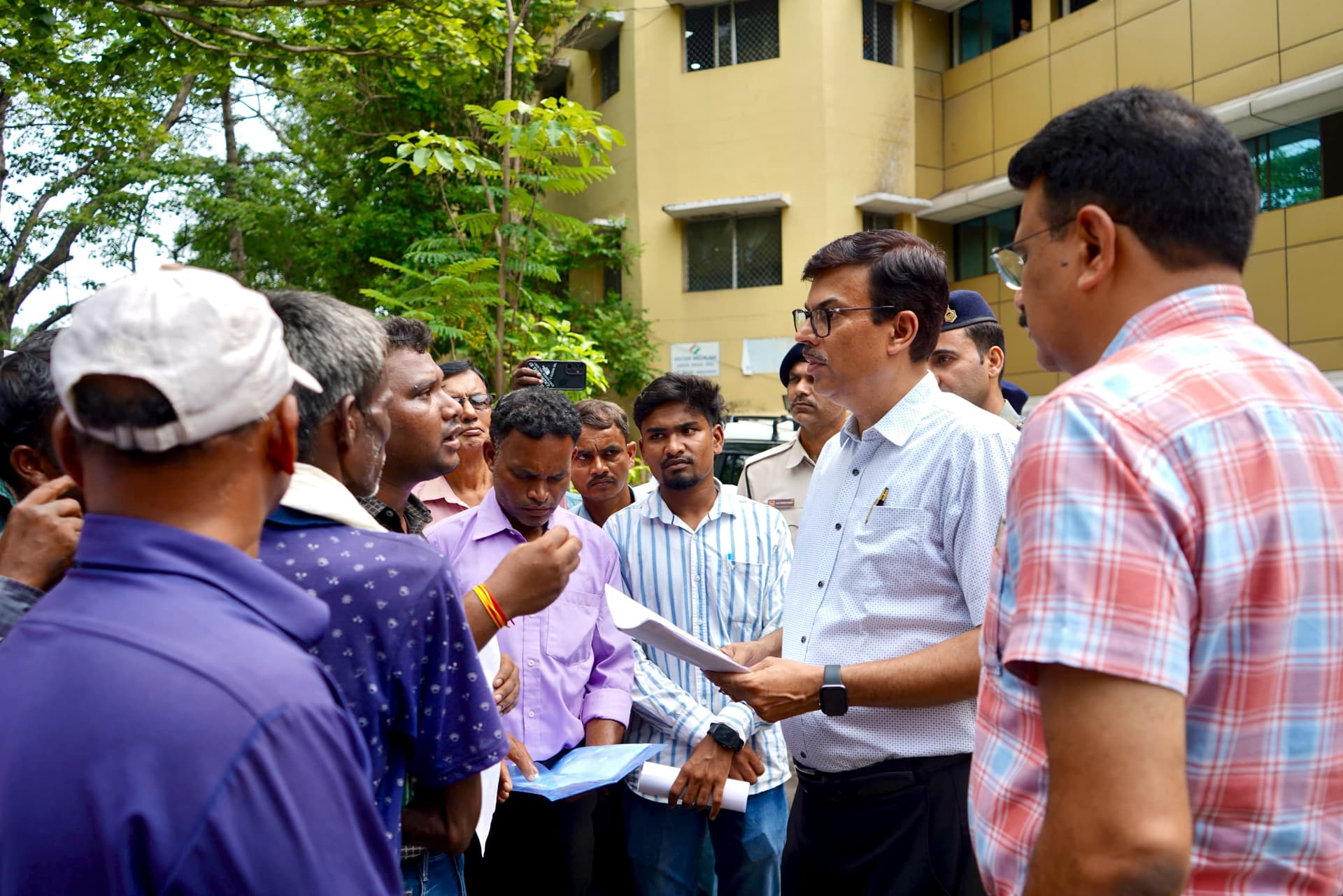 कांकु में प्रस्तावित पत्थर खदान के खिलाफ ग्रामीणों ने खोला मोर्चा, डीसी कार्यालय पर प्रदर्शन