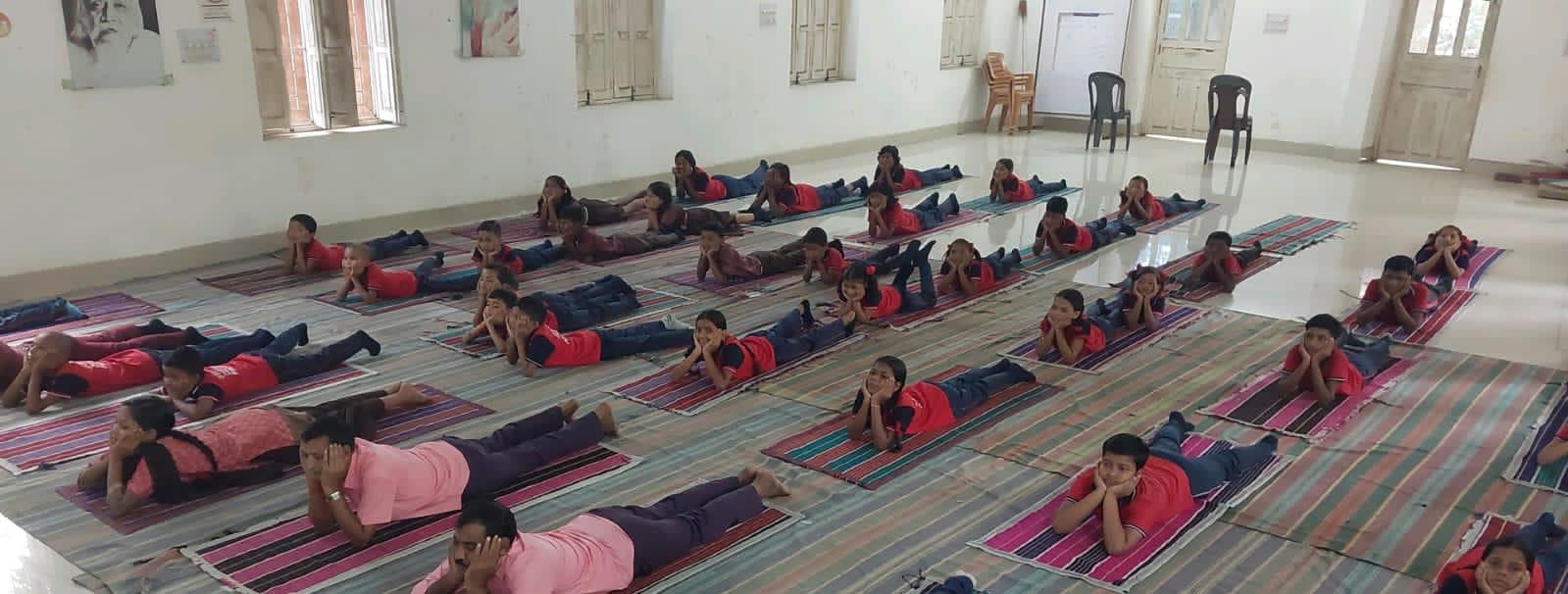 योग दिवस को लेकर पूर्वाभ्यास जारी, बच्चों ने किये योग