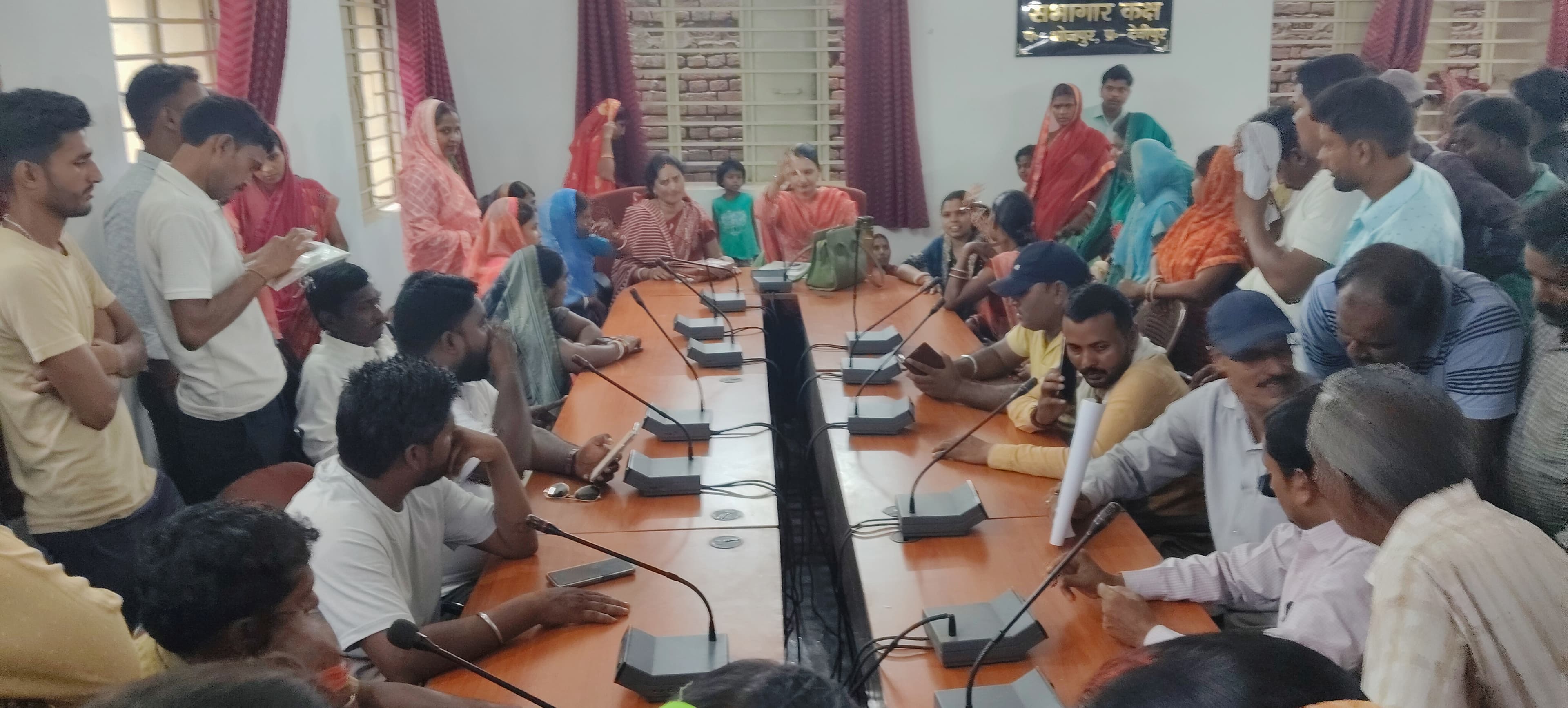प्रधानमंत्री आवास योजना के लाभुकों की सूची का ग्रामसभा में सत्यापन