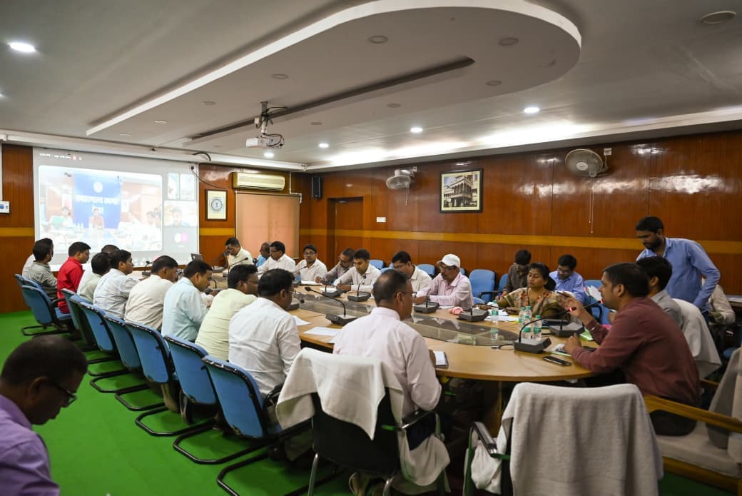 Deoghar News : 30 जून तक सभी बच्चों का आधार बनायें, बंद जलमीनारों को चालू करें : डीसी