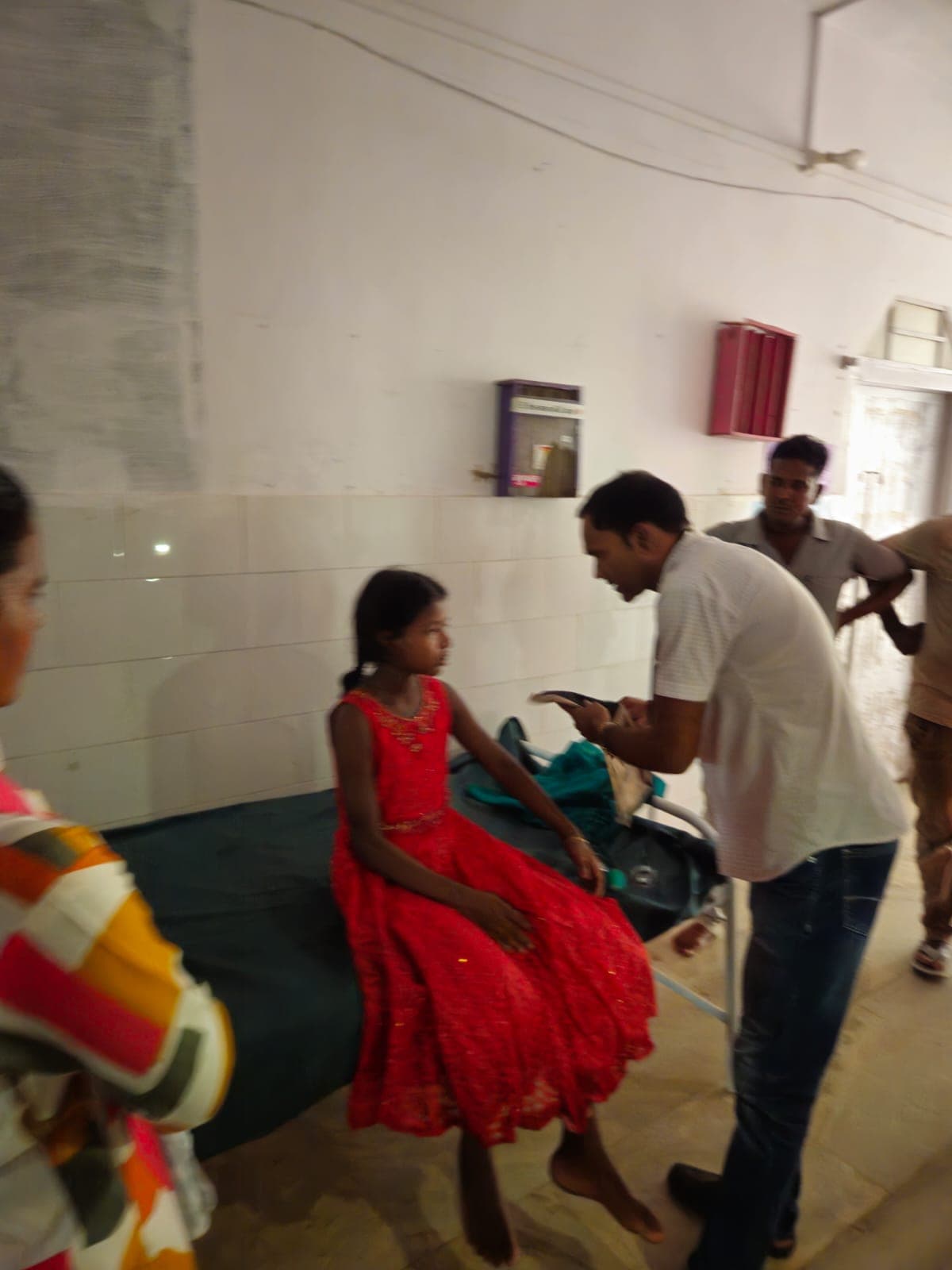 पालोजोरी केजीबी में छात्रा को सांप ने डसा