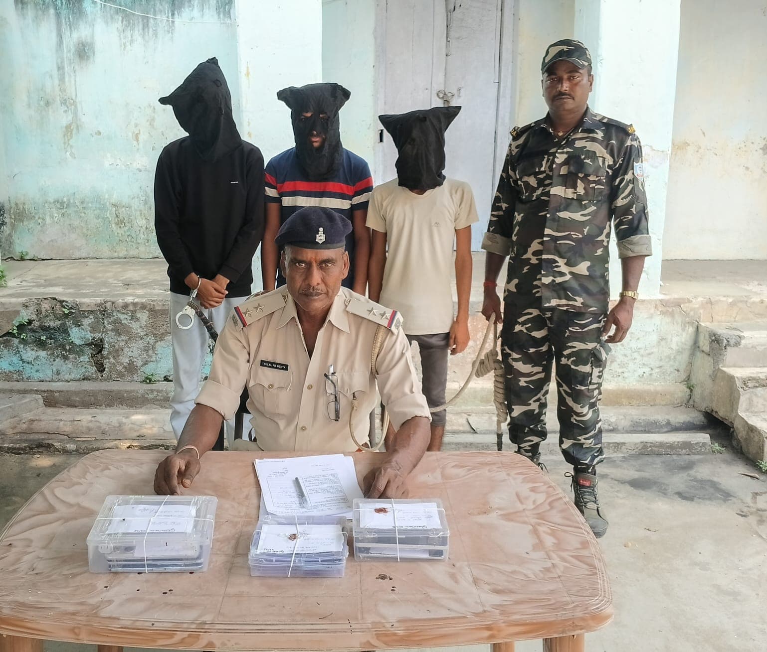 सुरा-भुरा जंगल से तीन साइबर आरोपी गिरफ्तार, कोर्ट में पेशी के बाद भेजा गया जेल