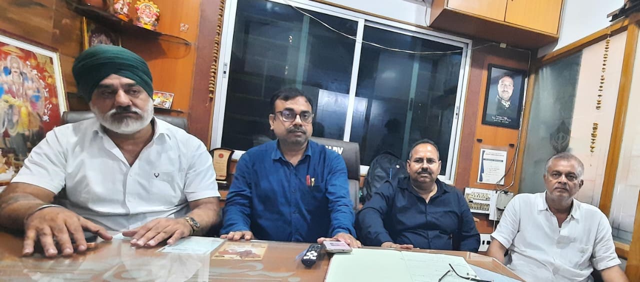Jamshedpur News : डीजल किल्लत से ट्रांसपोर्टर परेशान, समस्या का समाधान नहीं हुआ, तो 20 से अनिश्चितकालीन हड़ताल