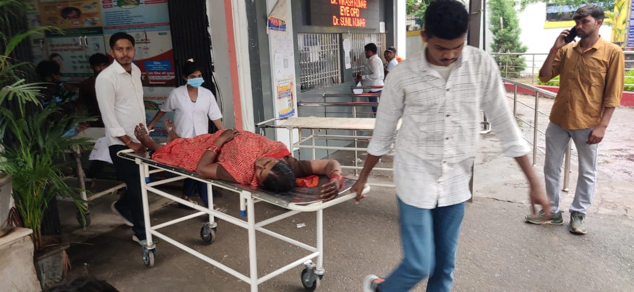 Giridih News :वज्रपात से चार महिलाएं घायल, तीन गंभीर