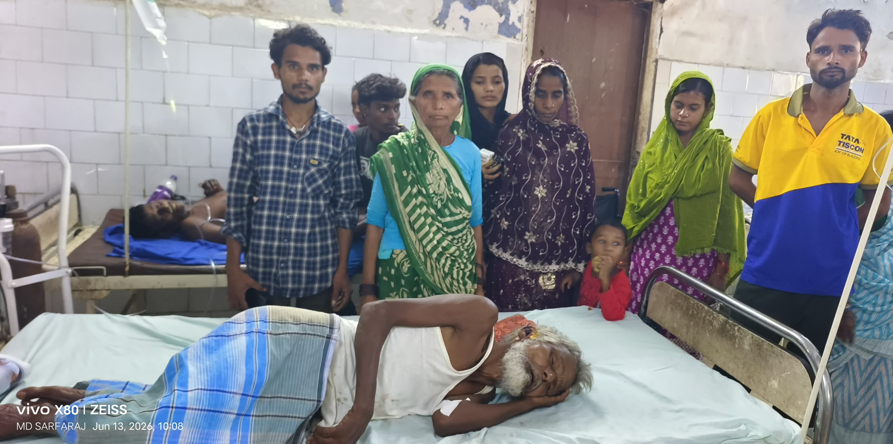 Giridih News :कुल्हाड़ी व लाठी से हमला का आरोप, थाना में आवेदन