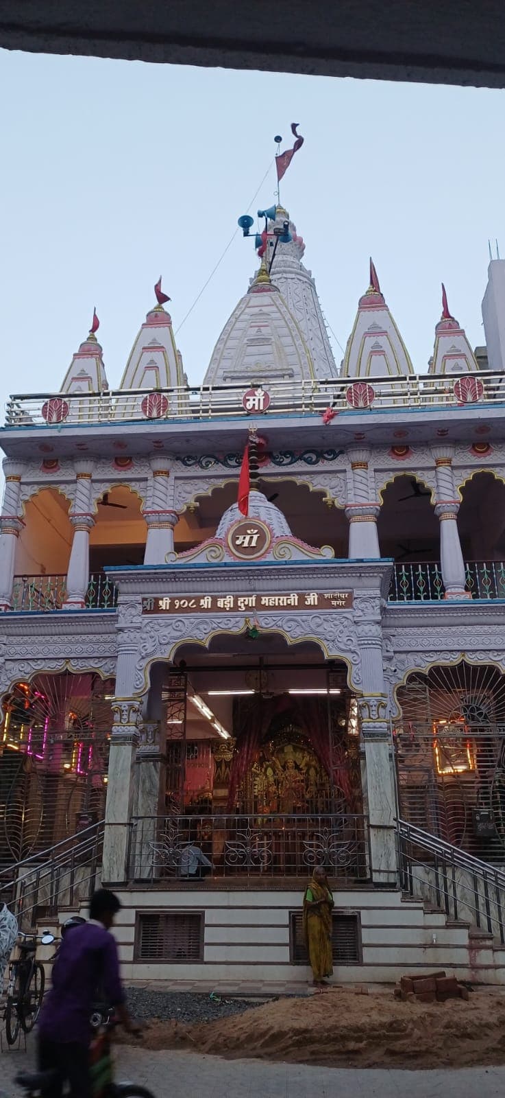 मुंगेर में शादीपुर की बड़ी दुर्गा महारानी के दरबार में उमड़ रही भक्तों की भीड़, हर मनोकामना होती है पूरी