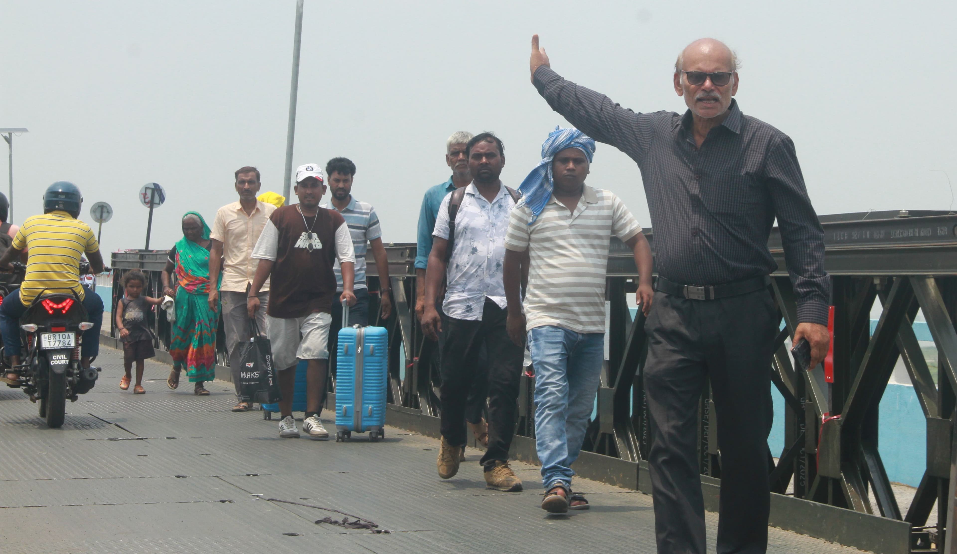 विक्रमशिला पुल एक बार फिर लगा जाम, यात्री हलकान