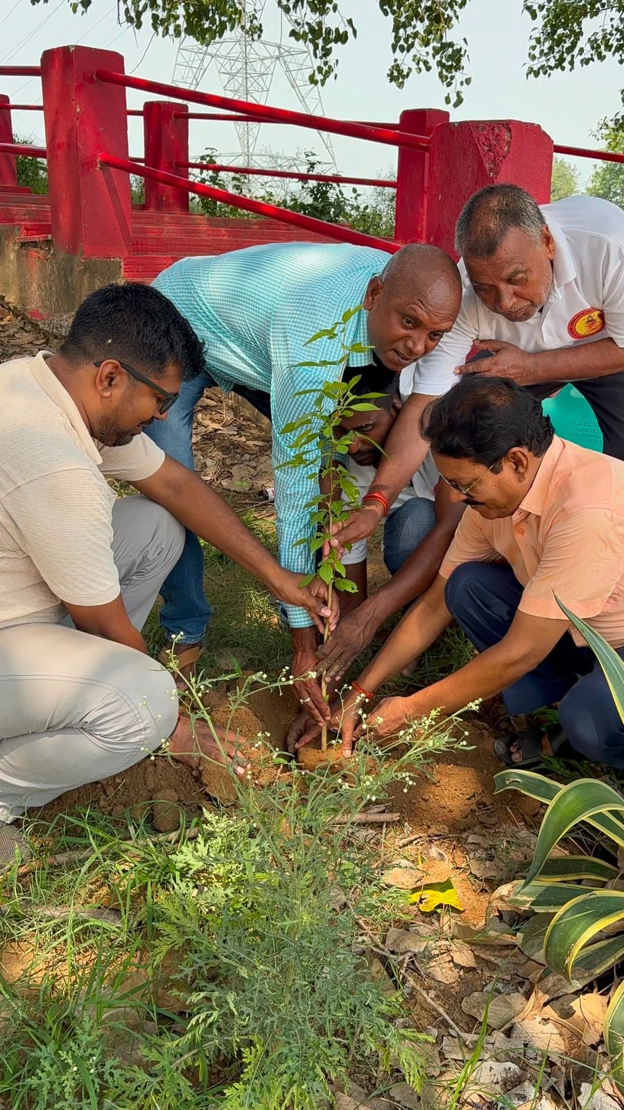 पौधरोपण व स्वच्छता अभियान चला कर से दिया पर्यावरण संरक्षण का संदेश