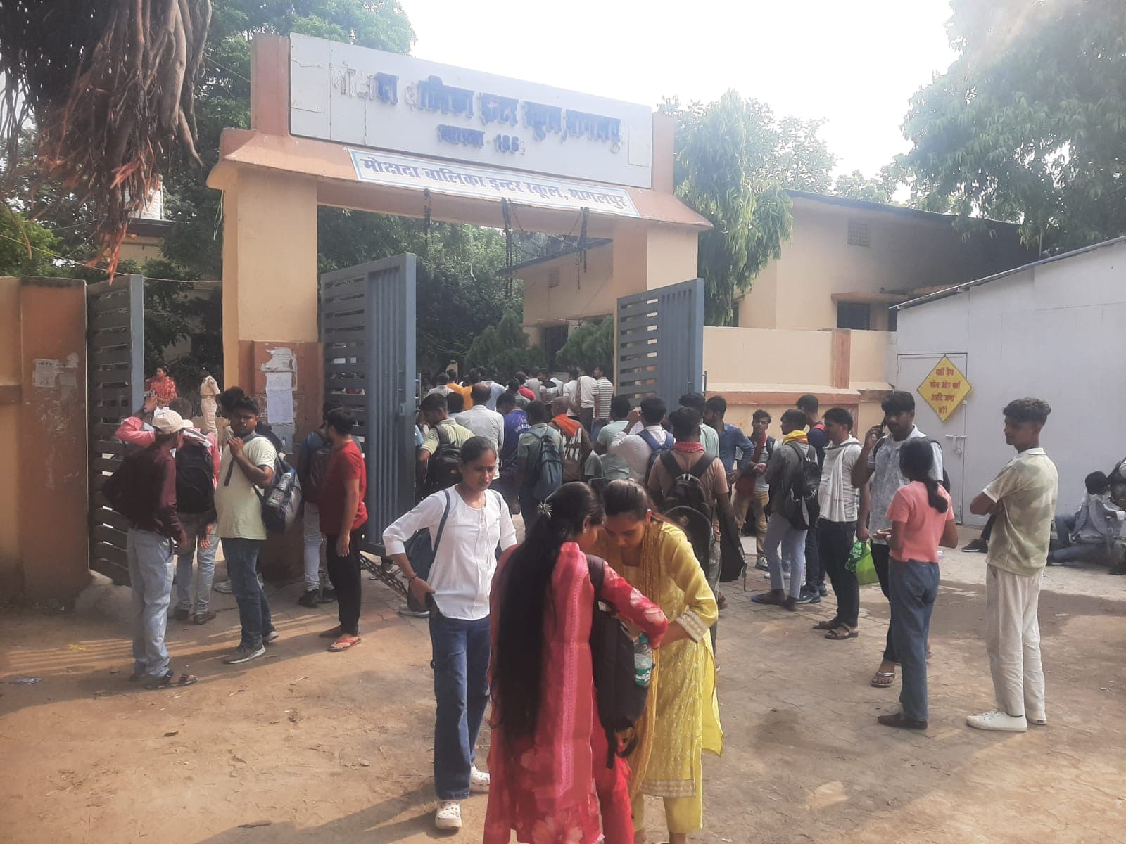 बिहार पुलिस सिपाही भर्ती परीक्षा : सघन जांच के बाद केंद्रों में मिला प्रवेश