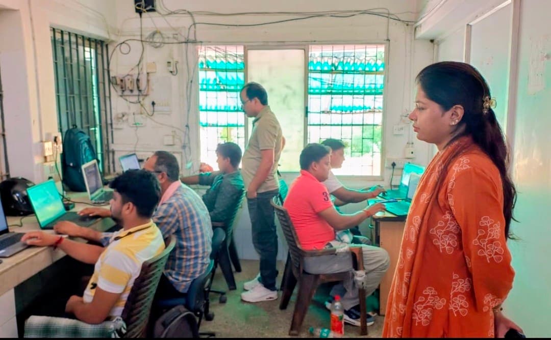 राजस्व महाभियान में आवेदनों के निष्पादन में आयी तेजी, रविवार को अवकाश के दिन भी क्षेत्र  में हुआ कार्य