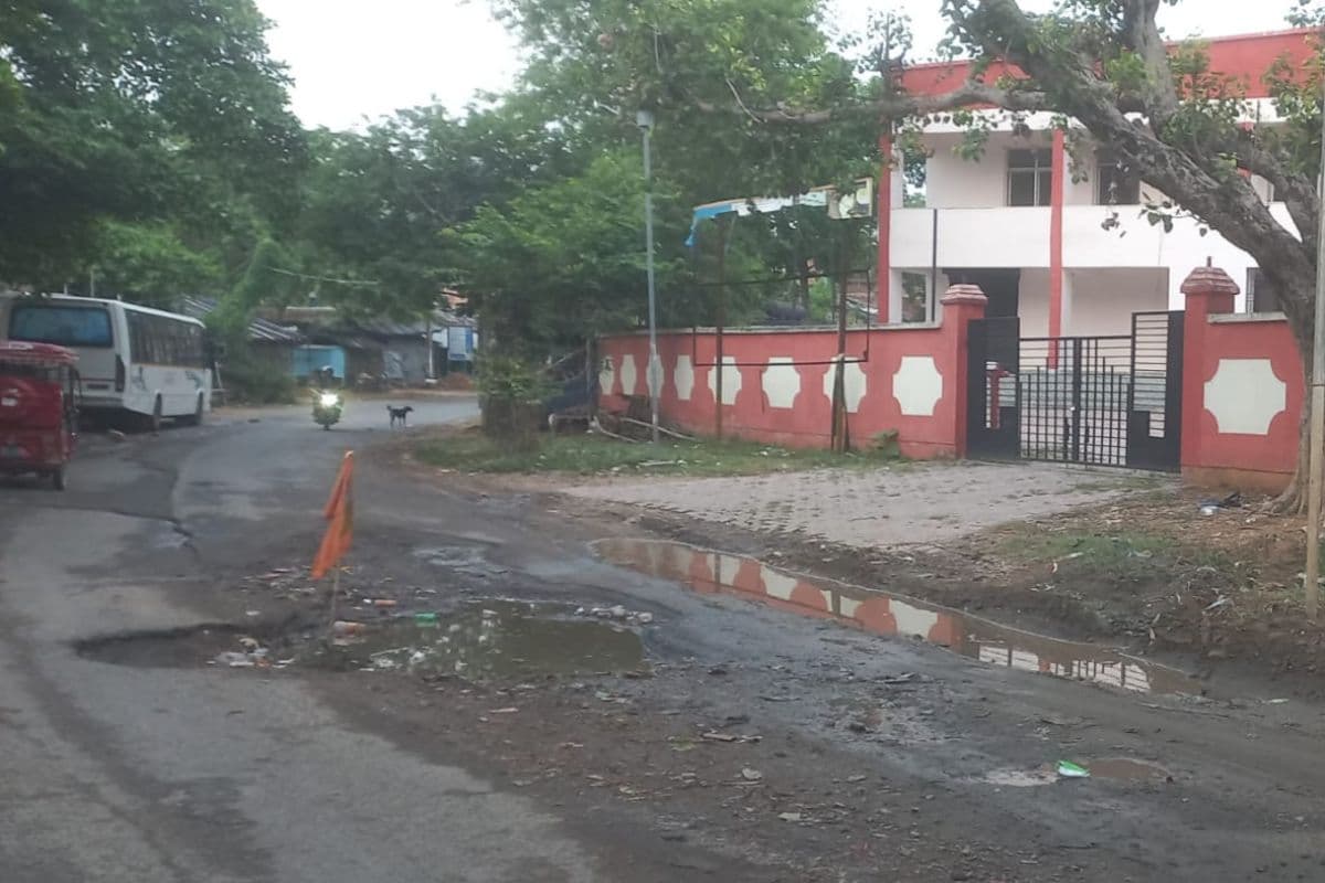 बांका के जिलेबिया मोड़ पर जानलेवा गड्ढा, श्रावणी मेले से पहले हादसे का बढ़ा खतरा