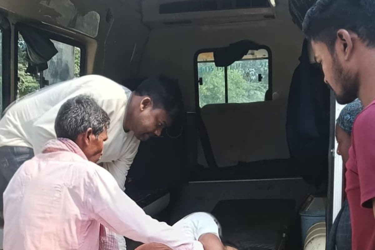 बौंसी हंसडीहा मार्ग पर अज्ञात वाहन की टक्कर से किशोर गंभीर, बेहतर इलाज के लिए बांका रेफर