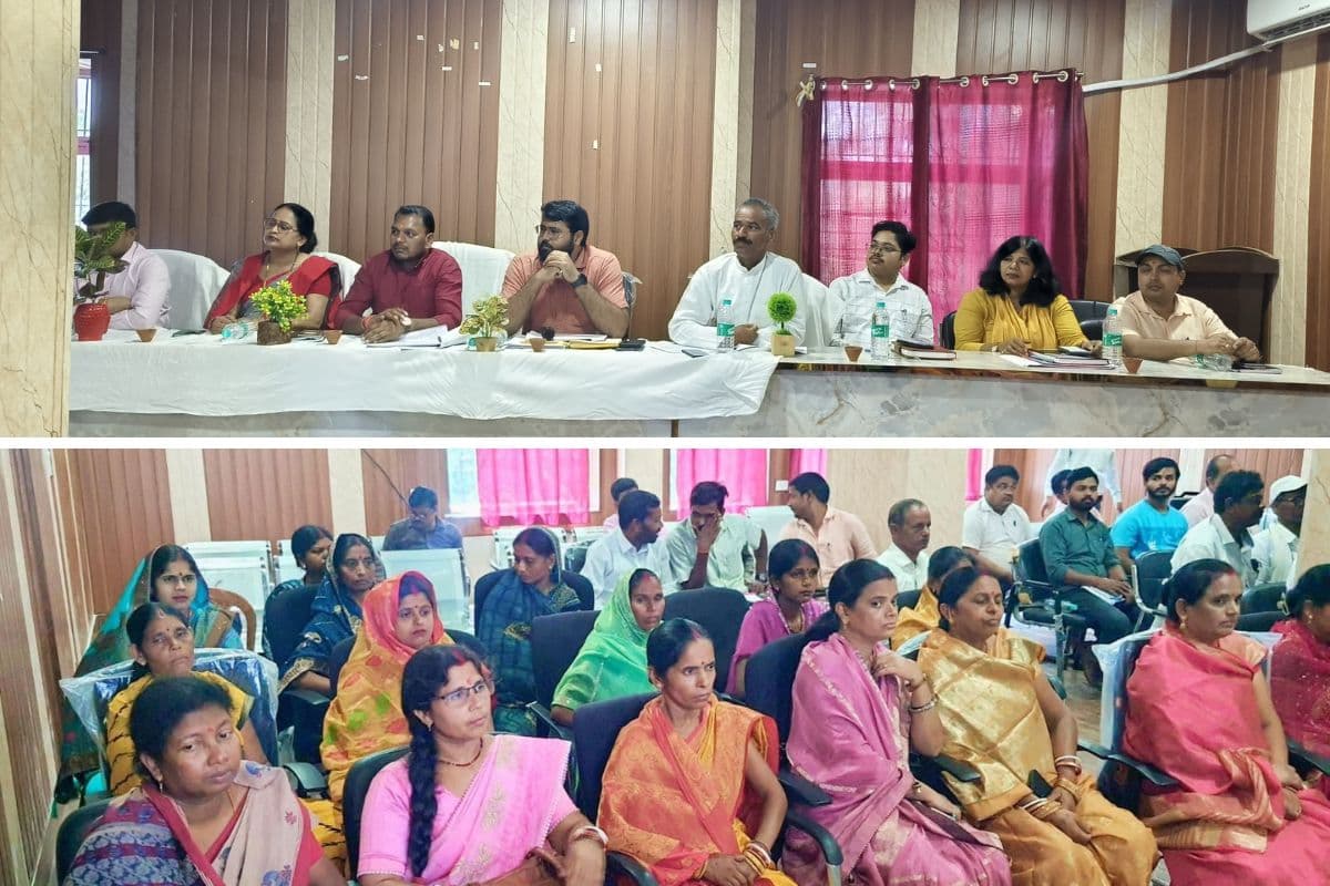 अंचल कार्यालय में कटोरिया विधायक की मौजूदगी में उठा भ्रष्टाचार का मुद्दा, सीओ ने आरोपों का किया खंडन