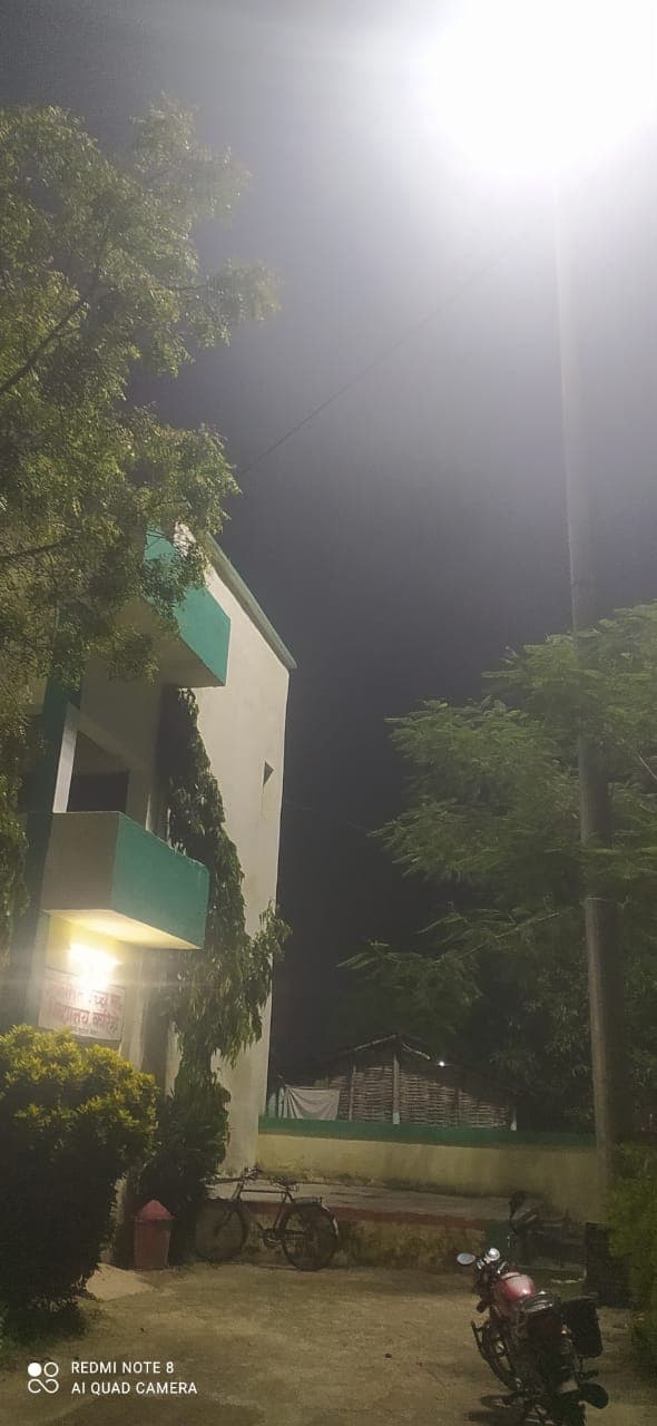 अधिकारी के आदेश के बावजूद निर्धारित स्थल पर संवेदक ने नहीं लगाया हाईमास्ट लाइट, लोगों ने की कार्रवाई की मांग