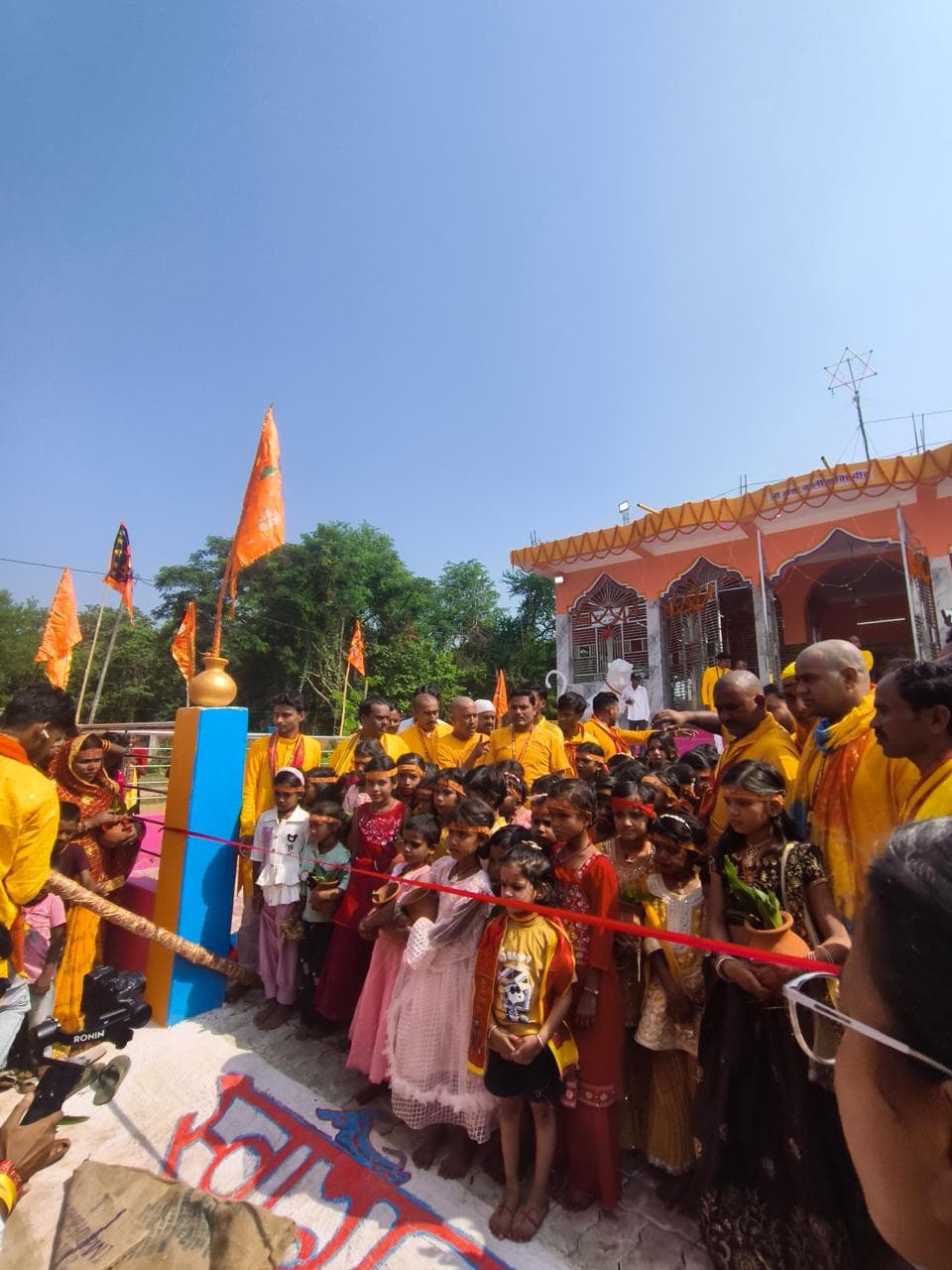 नवनिर्मित दुर्गा मंदिर की प्राण प्रतिष्ठा को लेकर निकली भव्य कलश यात्रा