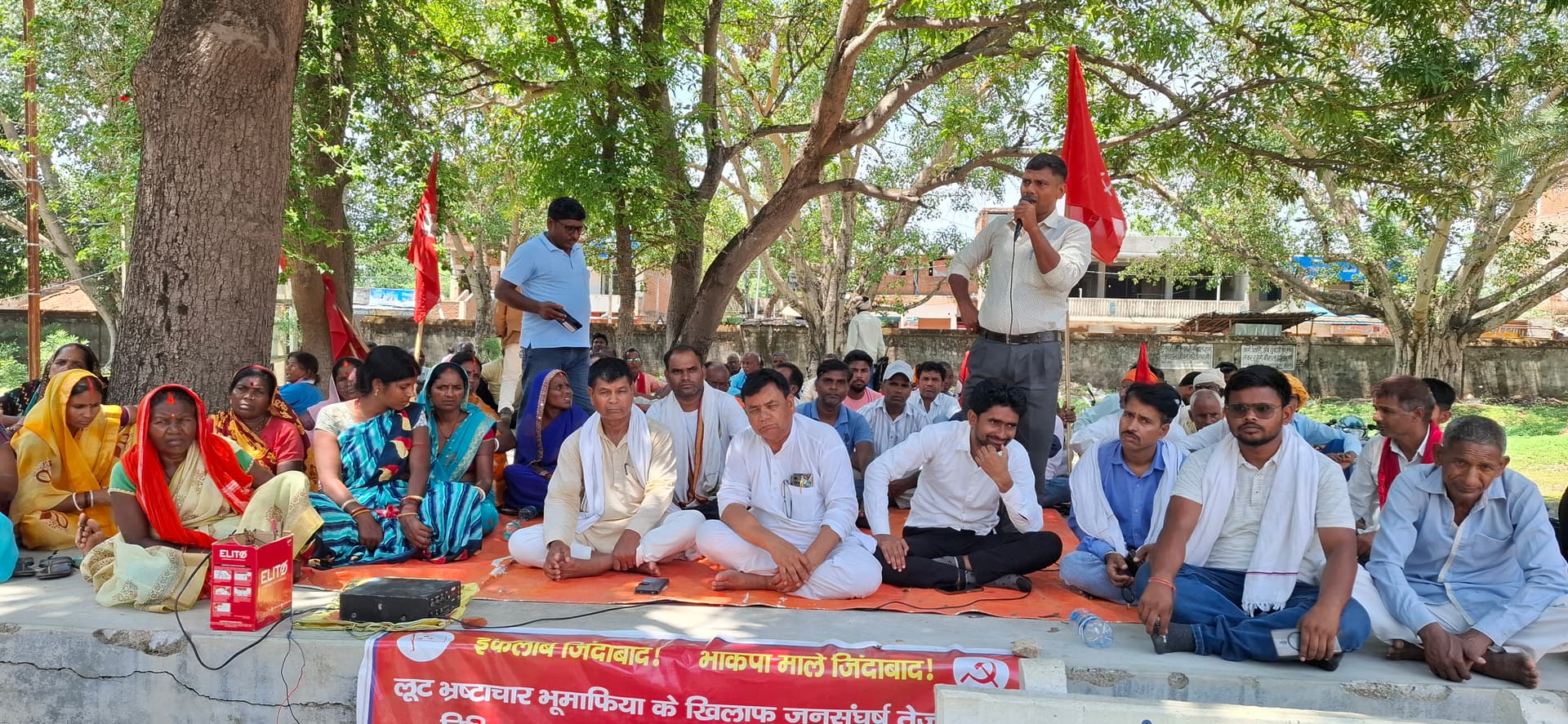 Giridih News :माले ने प्रखंड कार्यालय पर किया प्रदर्शन, दिया धरना