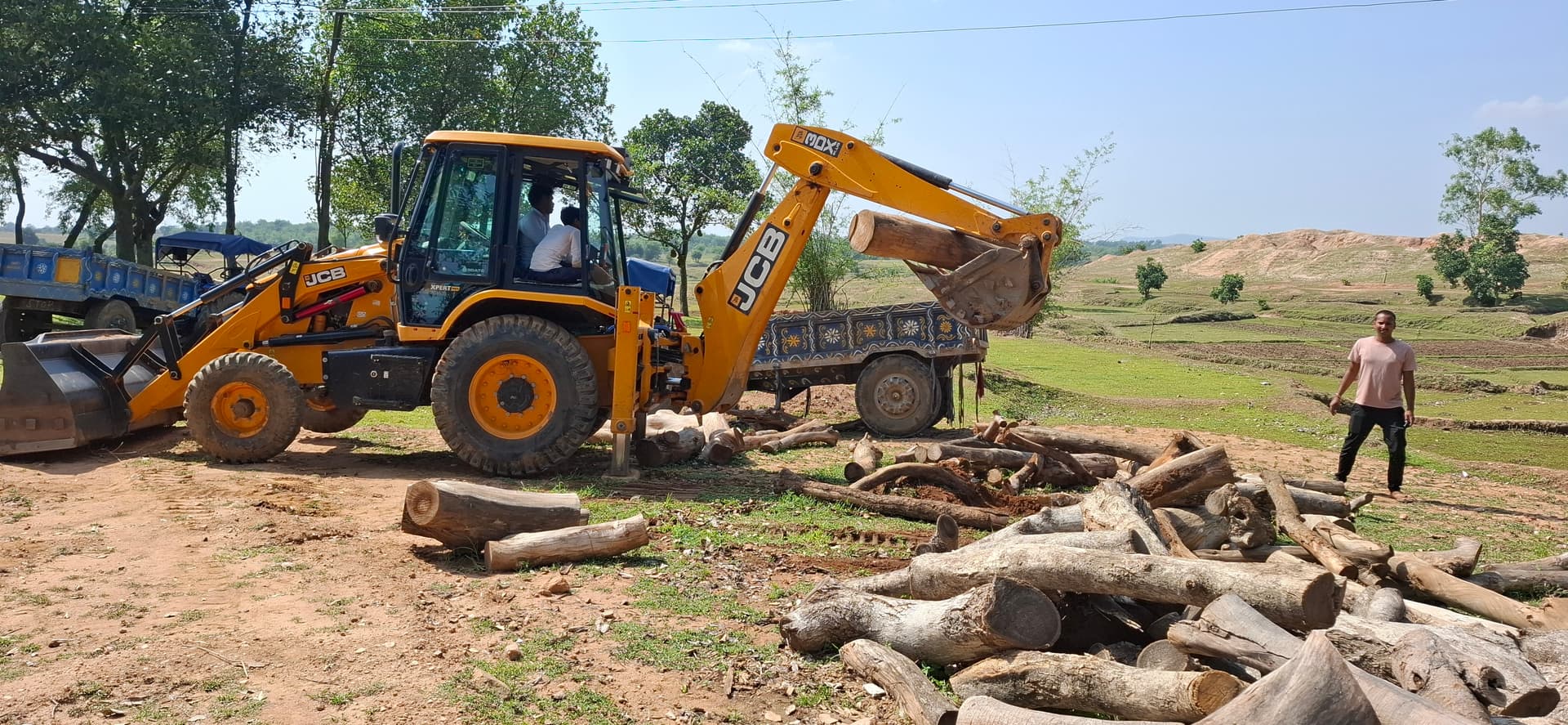 Giridih News :वन विभाग ने बरजोडीह में अवैध आरा मिल को ध्वस्त किया