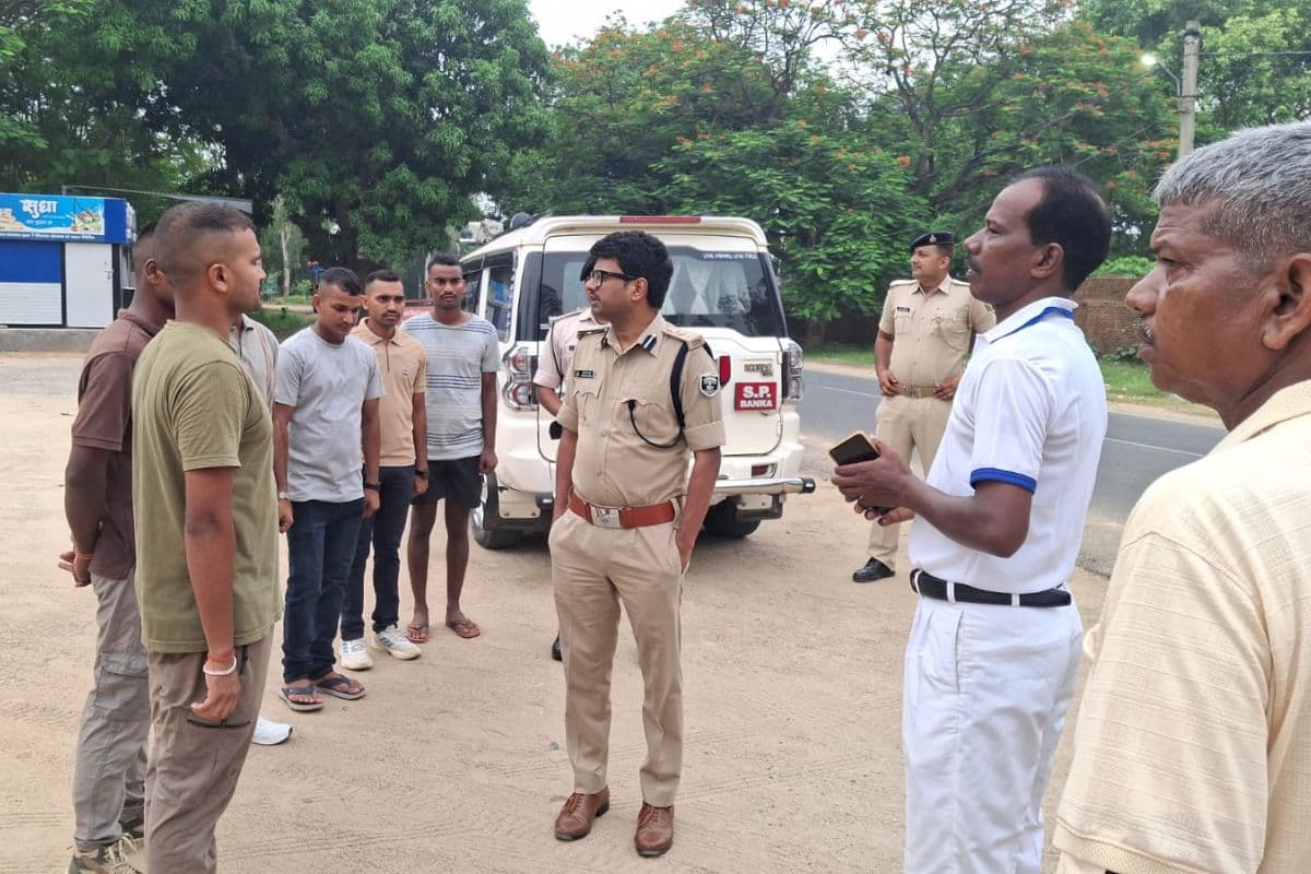 अलर्ट मोड में बांका एसपी, शहर में पेट्रोलिंग कर सुरक्षा व्यवस्था की परखी हकीकत, पुलिस-पब्लिक समन्वय पर दिया जोर