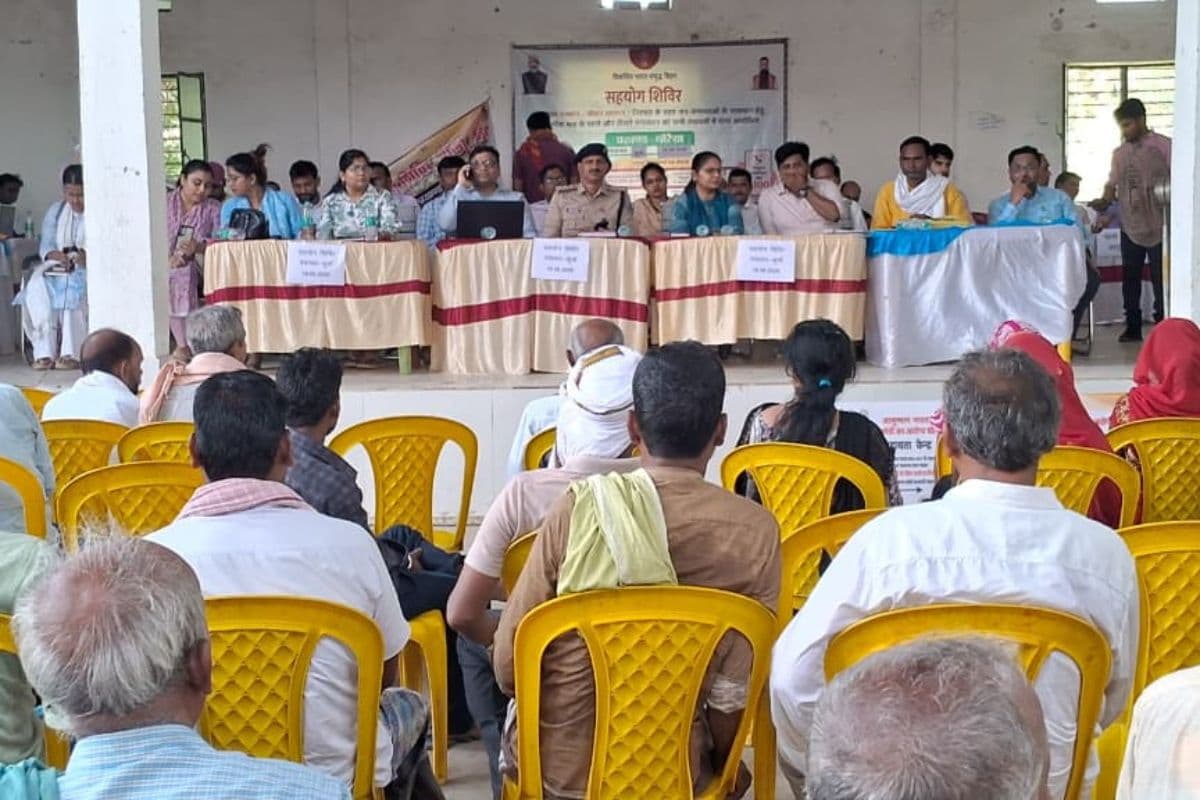 जनसेवा को लेकर प्रशासन सक्रिय, धोरैया की कुर्मा पंचायत में शिविर लगा सुनी गयीं लोगों की समस्याएं