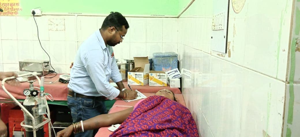 वज्रपात की चपेट में आने से महिला गंभीर, रेफर