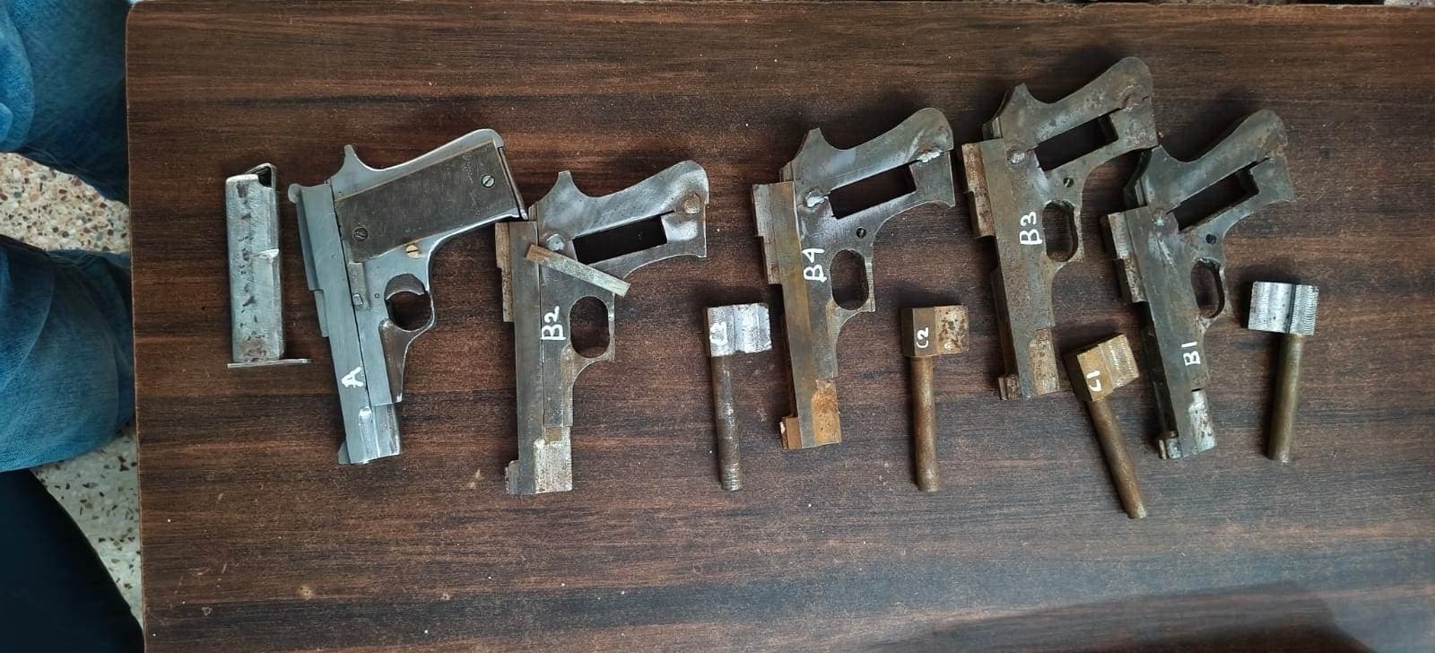 भेलवा दियारा में मिनी गन फैक्टरी का उद्भेदन, अवैध हथियार के साथ दो तस्कर गिरफ्तार