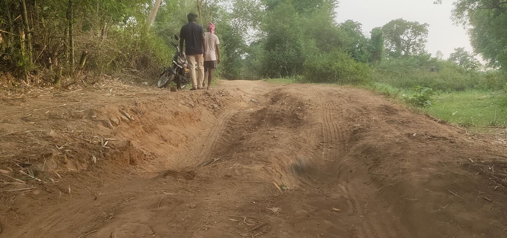 विकास की बाट जोह रहे टिकेतरी के 400 ग्रामीण