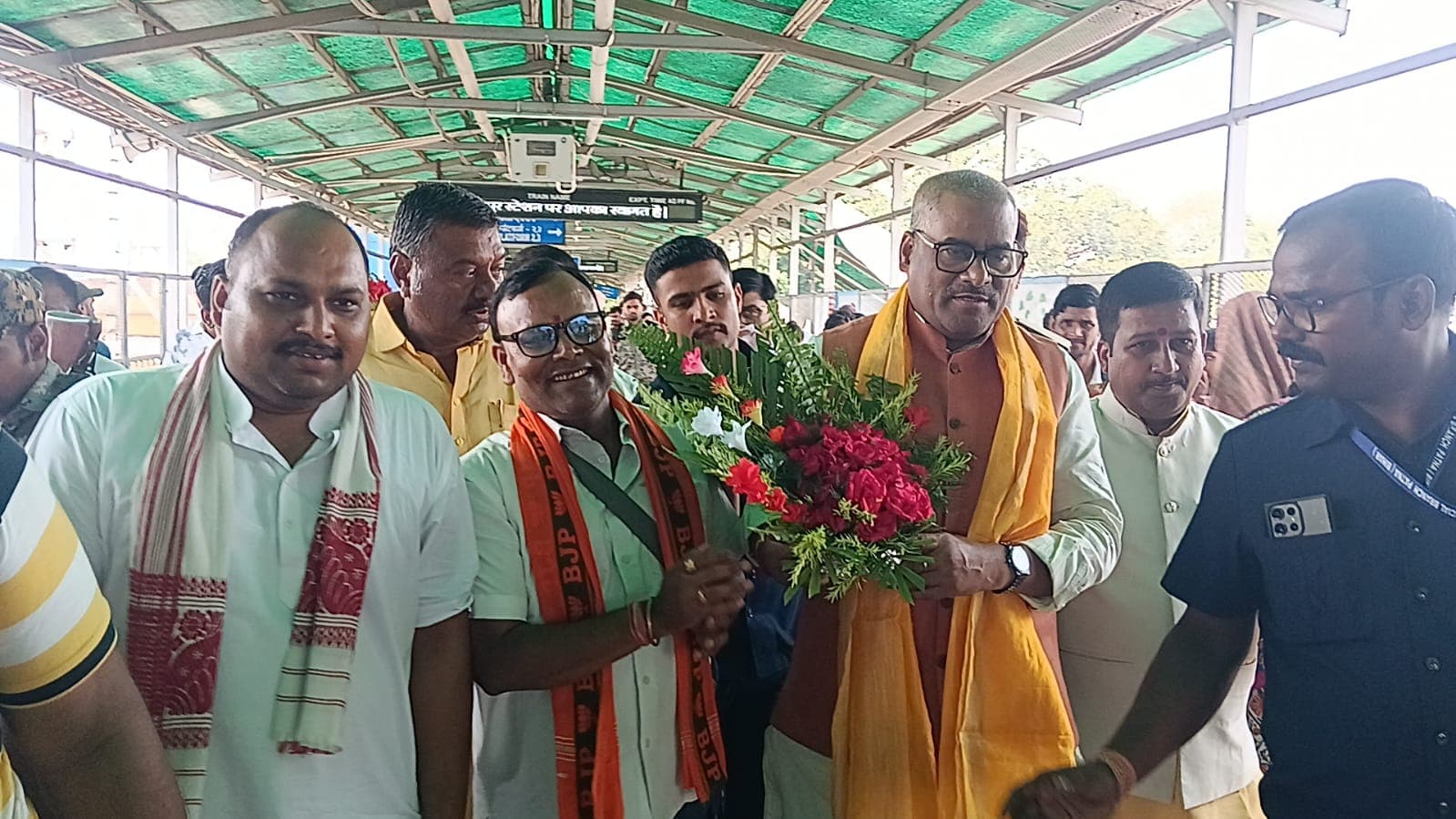 भागलपुर पहुंचे मंत्री डॉ. प्रमोद चंद्रवंशी: भाजपा कार्यकर्ताओं ने रेलवे स्टेशन पर किया स्वागत
