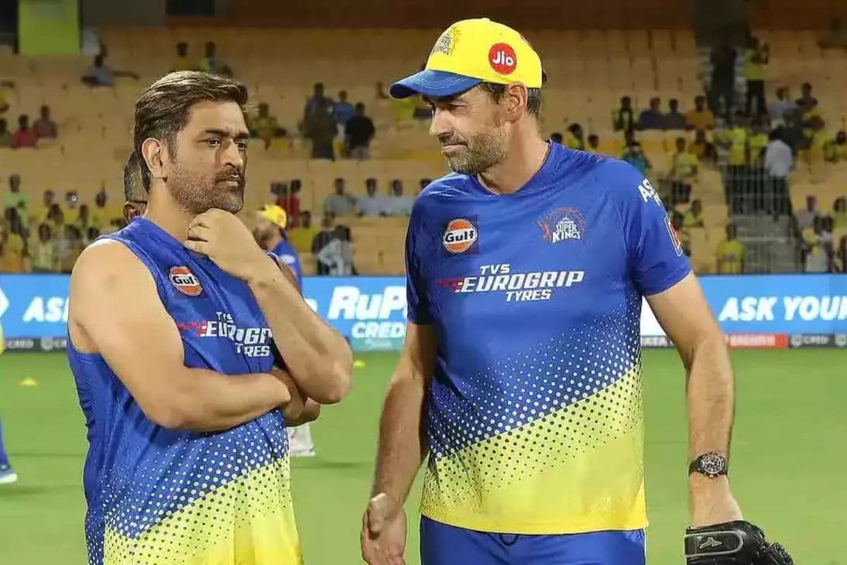 धोनी का भरोसा बरकरार! लगातार फ्लॉप सीजन के बावजूद नहीं बदलेगा CSK का कोच