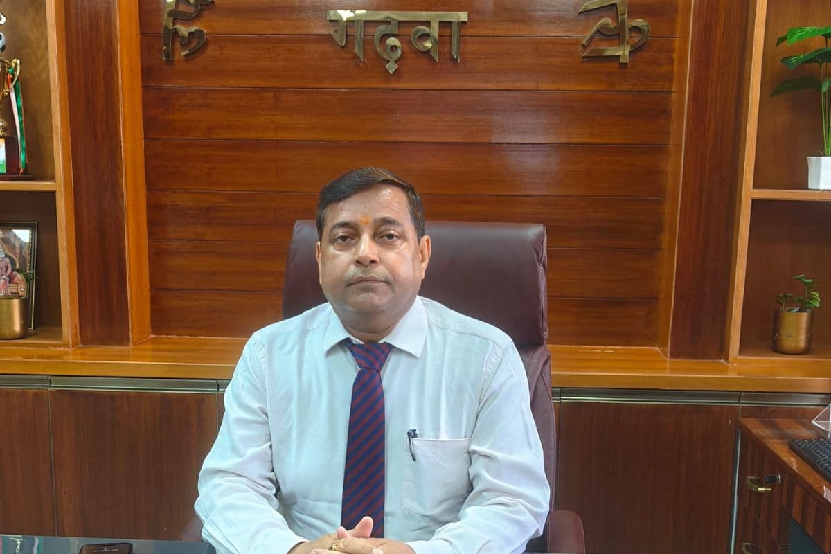 गढ़वा: दानरो नदी में कचरा डंप करने पर सख्त हुए डीसी, दिए निर्देश